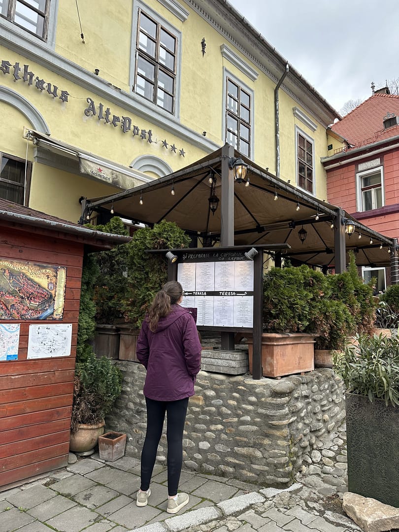 Gueshaus Alt Post în Sighișoara. The perfect place to try traditional Romanian food after a long day road tripping.